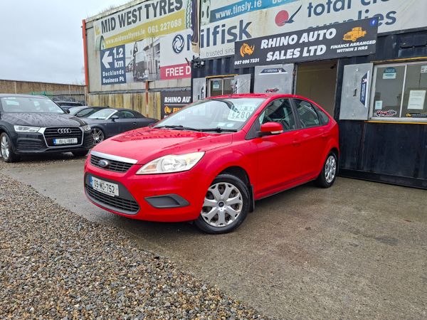Ford Focus Hatchback, Petrol, 2009, Red