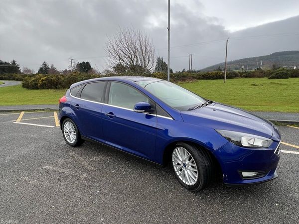 Ford Focus Hatchback, Petrol, 2015, Blue