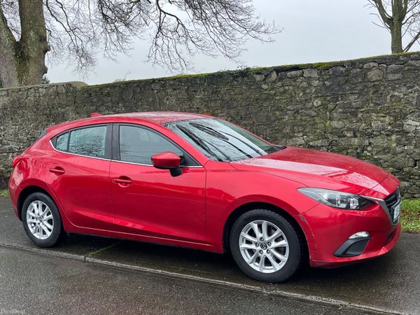 Mazda Mazda3 Hatchback, Diesel, 2015, Red