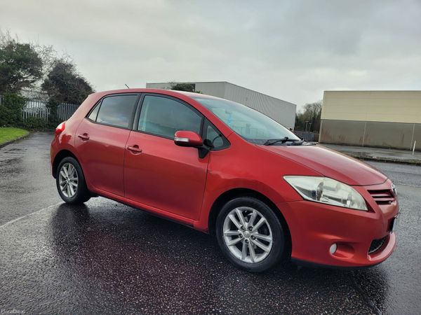 Toyota Auris Hatchback, Diesel, 2011, Red