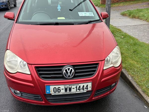 Volkswagen Polo Hatchback, Petrol, 2006, Red
