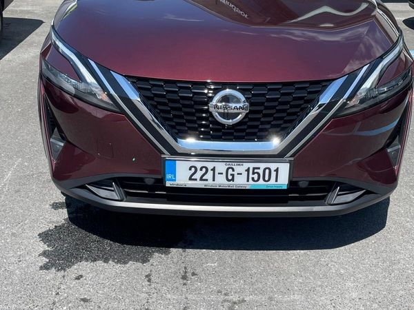 Nissan Qashqai MPV, Petrol, 2022, Red