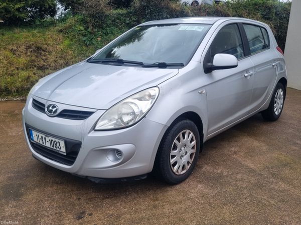 Hyundai i20 Hatchback, Petrol, 2011, Silver