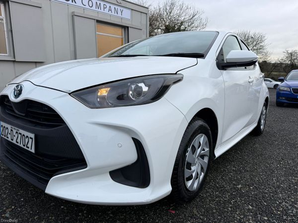 Toyota Yaris Hatchback, Petrol Hybrid, 2020, White