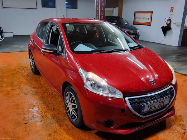 Peugeot 208 Hatchback, Petrol, 2013, Red