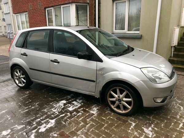 Ford Fiesta Hatchback, Petrol, 2005, Silver