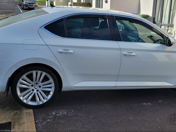 Skoda Superb Hatchback, Diesel, 2016, White