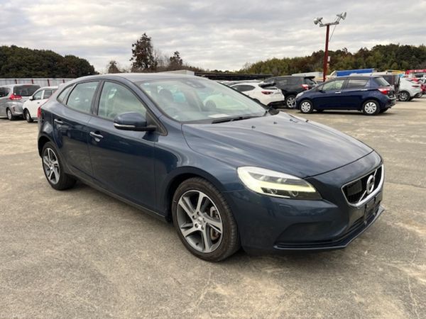 Volvo V40 Hatchback, Diesel, 2019, Blue