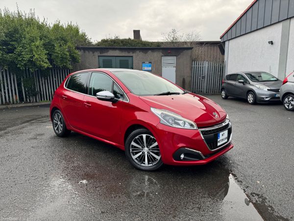 Peugeot 208 Hatchback, Petrol, 2016, Red