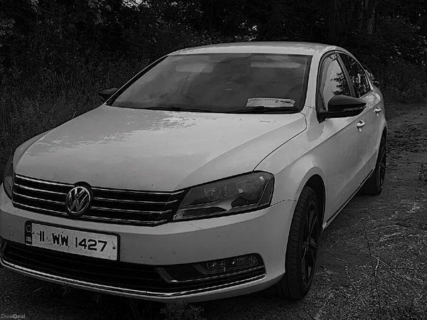 Volkswagen Passat Saloon, Diesel, 2011, White