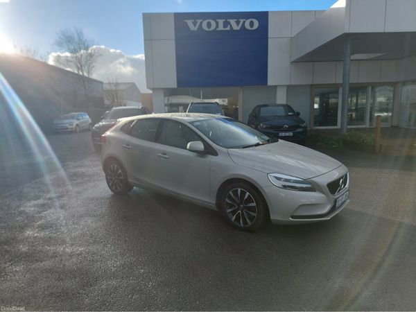 Volvo V40 Hatchback, Diesel, 2019, Brown