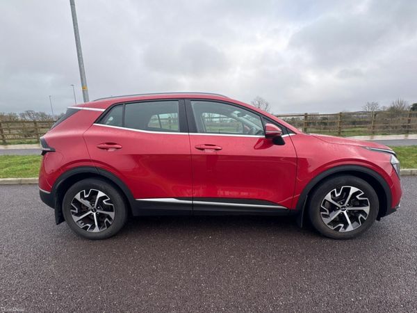Kia Sportage MPV, Diesel, 2022, Red