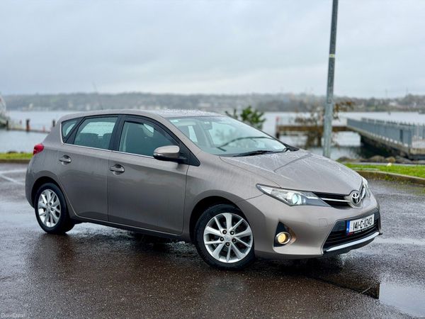 Toyota Auris Hatchback, Petrol, 2014, Bronze