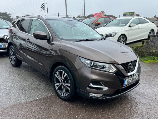 Nissan Qashqai MPV, Petrol, 2018, Brown