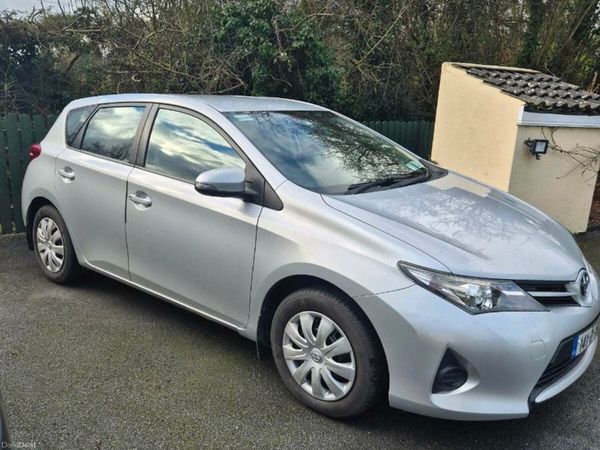 Toyota Auris Hatchback, Diesel, 2014, Silver