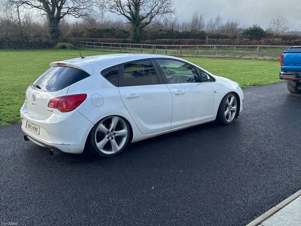 Vauxhall Astra Hatchback, Diesel, 2015, White