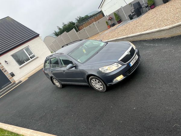 Skoda Octavia Estate, Diesel, 2011, Grey