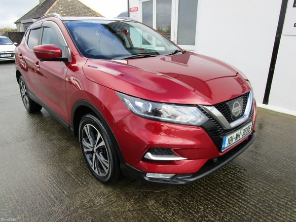 Nissan Qashqai Hatchback, Diesel, 2018, Red