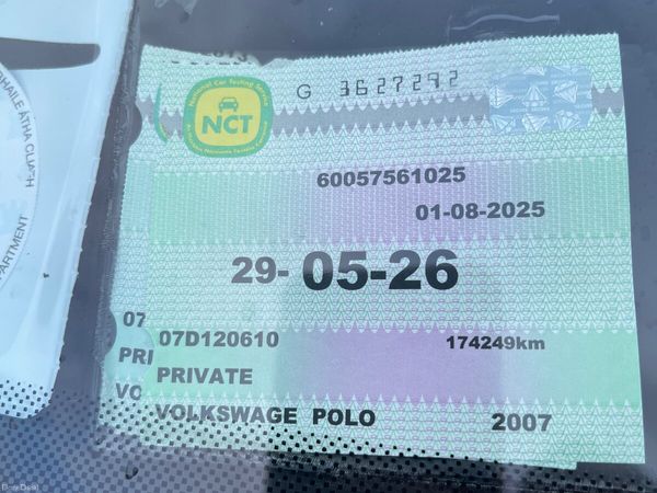 Volkswagen Polo Hatchback, Petrol, 2007, Red