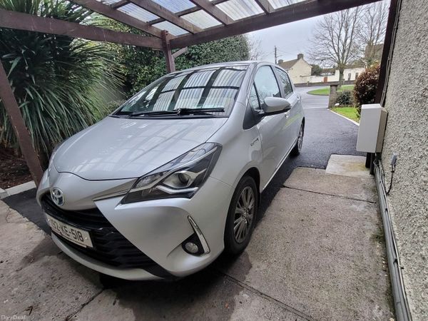 Toyota Yaris MPV, Petrol Hybrid, 2019, Grey