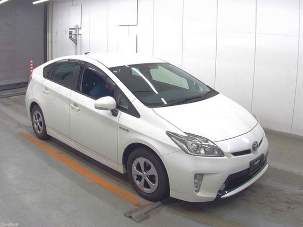 Toyota Prius Saloon, Petrol Hybrid, 2015, White