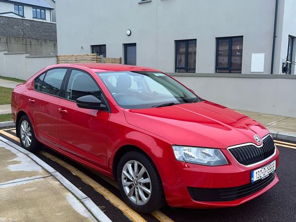 Skoda Octavia Hatchback, Petrol, 2013, Red