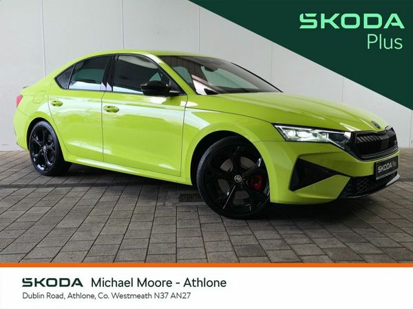 Skoda Octavia Saloon, Petrol, 2025, Green