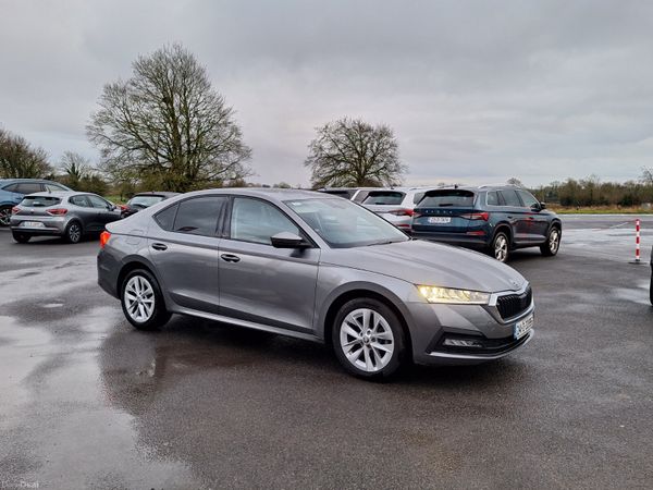 Skoda Octavia Saloon, Diesel, 2024, Grey