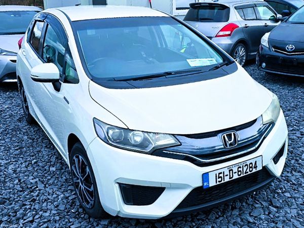 Honda Fit Hatchback, Petrol, 2015, White