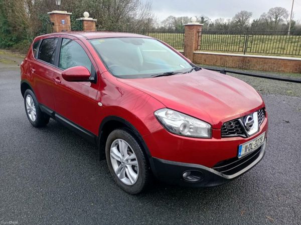 Nissan Qashqai Hatchback, Diesel, 2011, Red