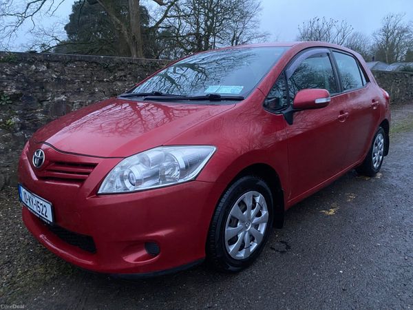 Toyota Auris Hatchback, Petrol, 2010, Red