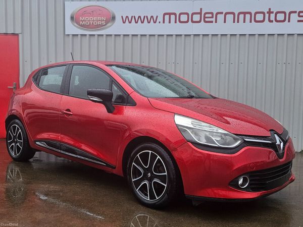 Renault Clio Hatchback, Petrol, 2016, Red