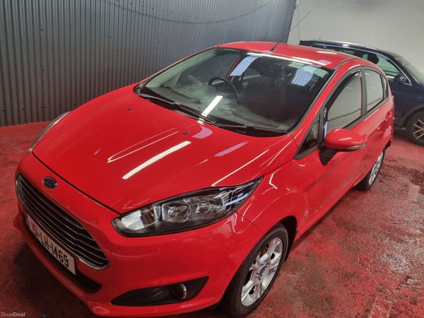 Ford Fiesta Hatchback, Petrol, 2015, Red