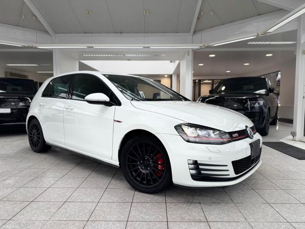 Volkswagen Golf Hatchback, Petrol, 2014, Red