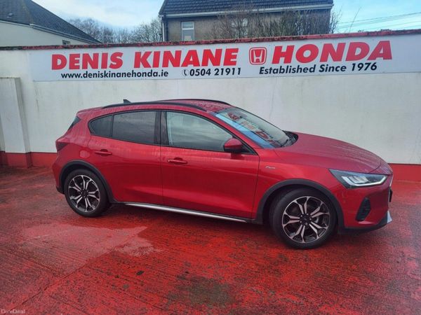 Ford Focus Hatchback, Petrol, 2022, Red