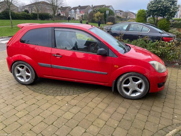 Ford Fiesta Hatchback, Petrol, 2006, Red