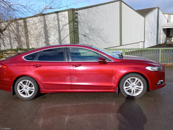Ford Mondeo Hatchback, Diesel, 2017, Red