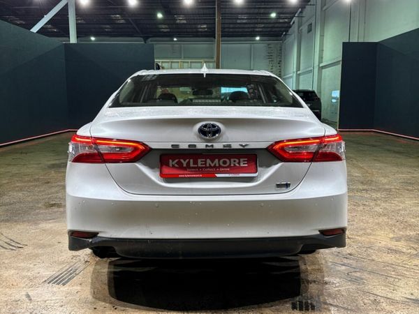 Toyota Camry Saloon, Petrol Hybrid, 2020, White