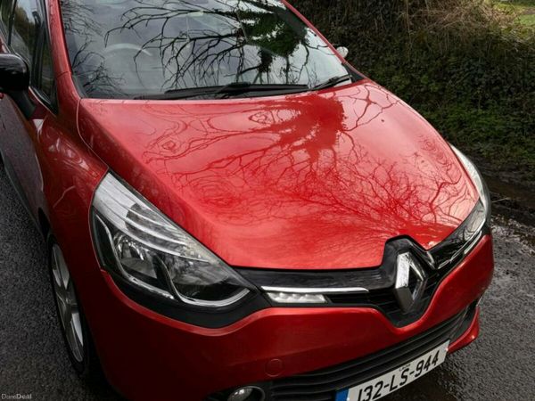 Renault Clio Hatchback, Petrol, 2013, Red