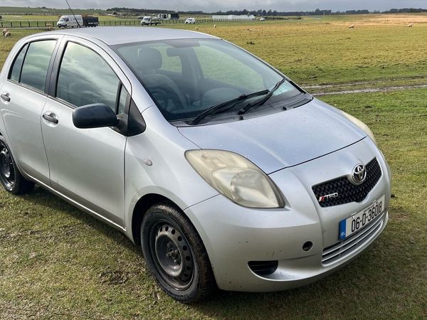 Toyota Yaris Hatchback, Petrol, 2006, Silver