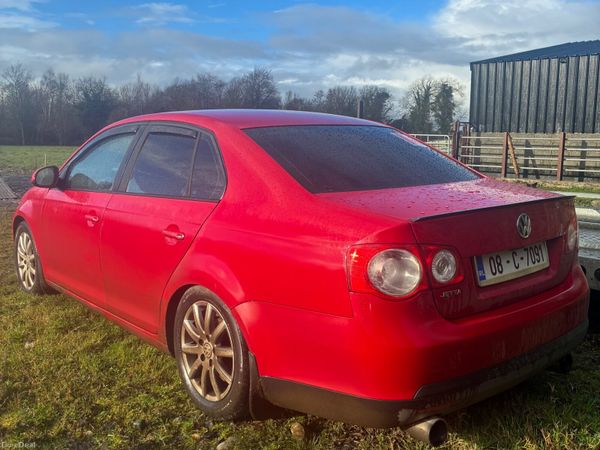 Volkswagen Jetta Saloon, Petrol, 2008, Red