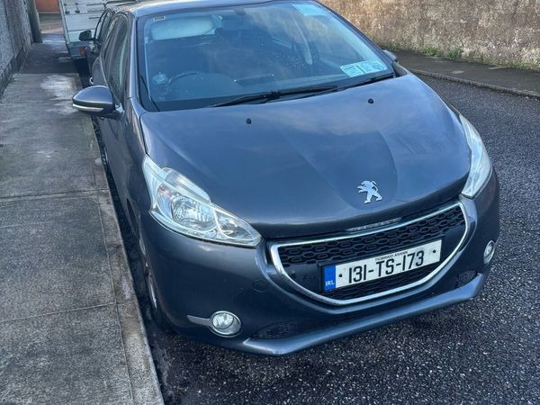 Peugeot 208 Hatchback, Petrol, 2013, Grey
