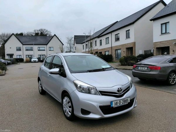 Toyota Yaris Hatchback, Petrol, 2014, Silver