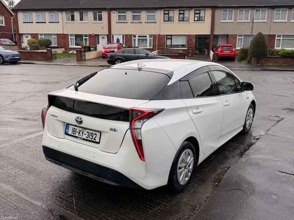 Toyota Prius Hatchback, Petrol Hybrid, 2018, White