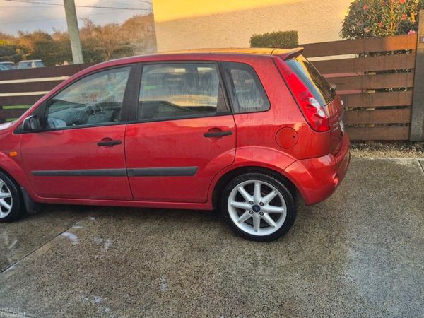 Ford Fiesta Hatchback, Petrol, 2007, Red