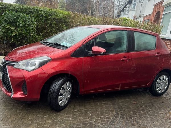 Toyota Yaris Hatchback, Petrol, 2015, Red