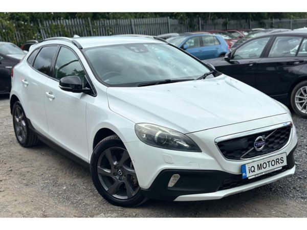 Volvo V40 Hatchback, Diesel, 2015, White