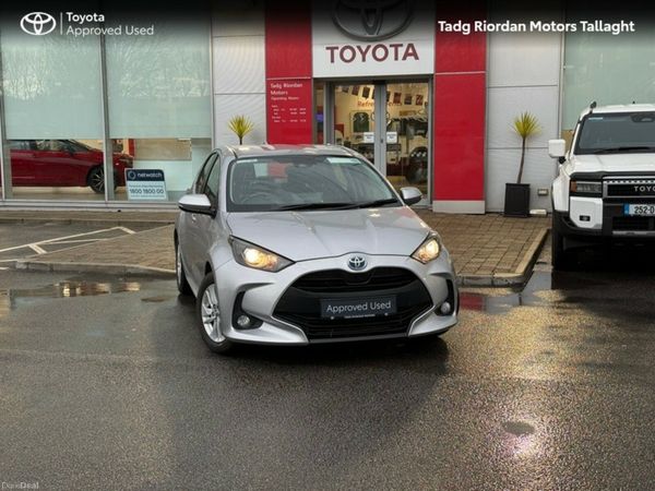 Toyota Yaris Hatchback, Petrol Hybrid, 2023, Silver
