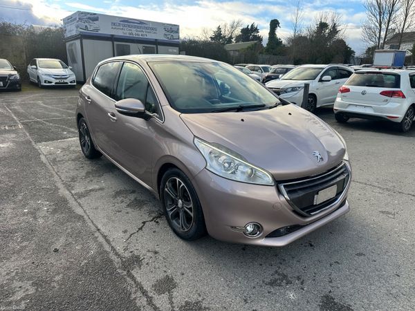 Peugeot 208 Hatchback, Petrol, 2013, Gold