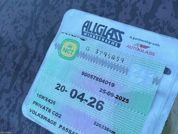 Volkswagen Passat Saloon, Diesel, 2010, Blue